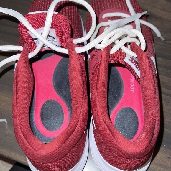 NIKE Revolution 4 Womens 9.5 EUC Burgundy NIKE Womens size - Picture 4 of 9